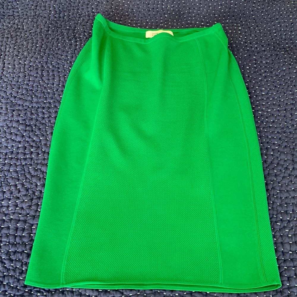 Diane Avon Furstenberg skirt. Close fit with fabric 83% viscose